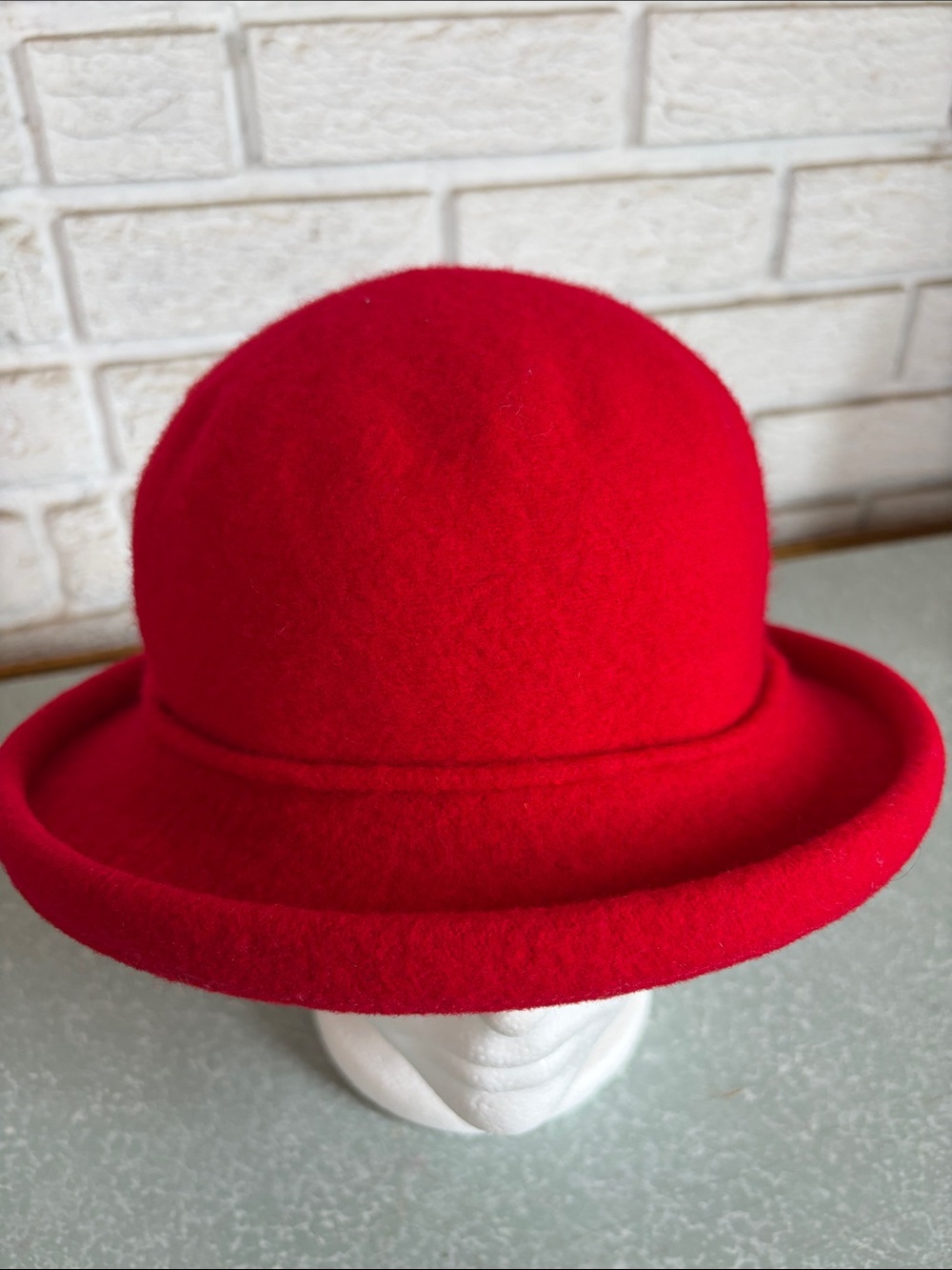 Red cloche hat - Picture 6 of 7